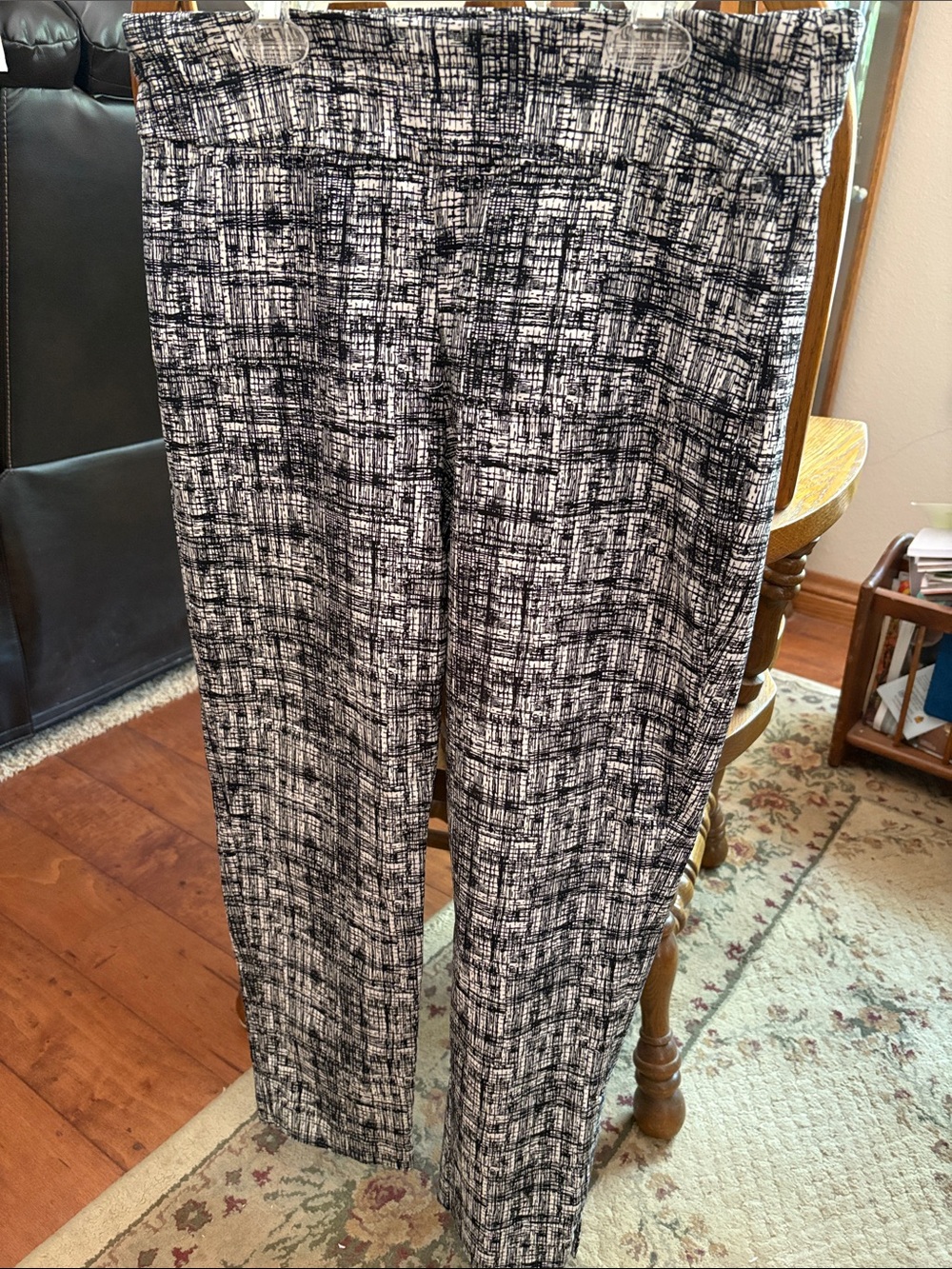 Roz & Ali Black and White Abstract Grid Pants